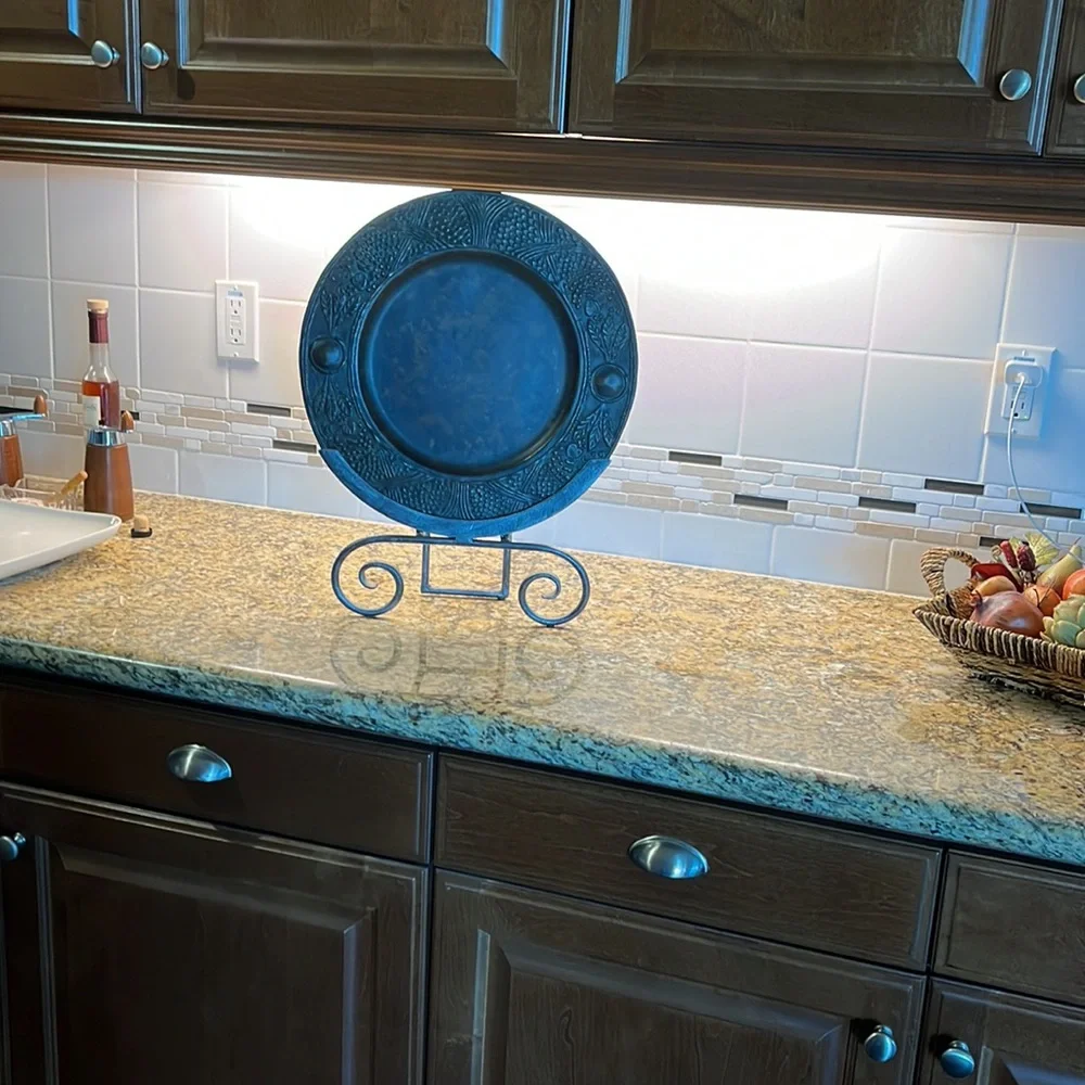 Elegant Iron Decorative Plate & Stand - Picture 12 of 12